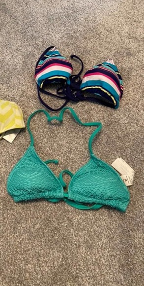 Bikini top bundle hollister xs‎ - Picture 1 of 4
